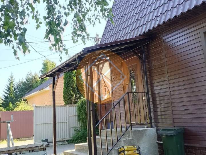 навес из металлочерепицы для крыльца дачного дома