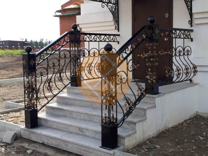 козырек с монолитным поликарбонатом