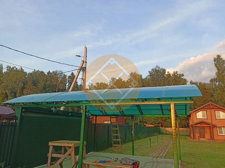 навес с арочной крышей