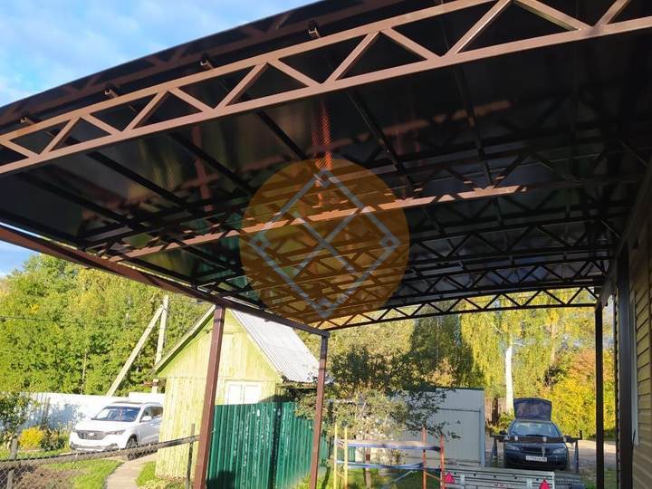 полуарочный навес к загородному дому