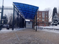 металлический навес из поликарбоната синего цвета